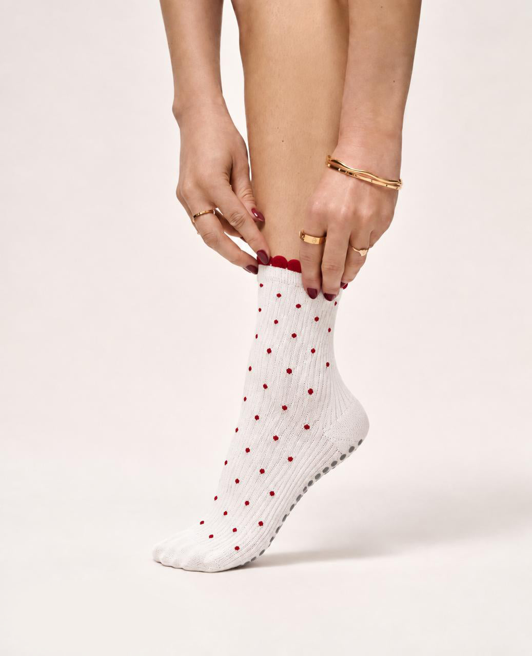 Dotted Ruffle Grip Socks